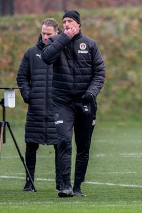 Trainer Alexander Blessin ( Pauli ) Deutschland , Hamburg , Trainingsgelände an der Kollaustrasse , Fussball , 1. Bundesliga , Training des FC St Pauli