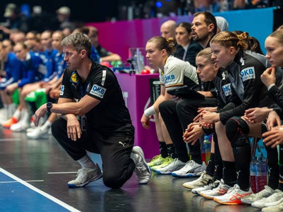 Markus Gaugisch, Cheftrainer (Deutschland), Deutschland vs. Island, Handball, Weltmeisterschaft, Frauen, Spielzeit 2025 2026, 26.11.2025, Deutschland vs. Island, Handball, Weltmeisterschaft, Frauen, Spielzeit 2025 2026, 26.11.2025 Stuttgart Copyright: xEibner-Pressefoto MichaelxSchmidx EP_MST