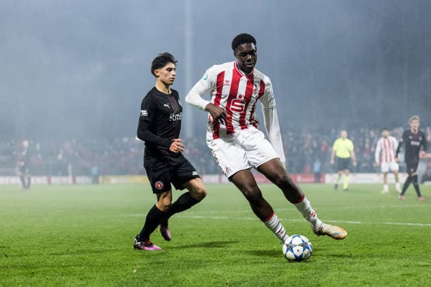 KOELN, GERMANY - NOVEMBER 26: Alberto Velasquez (FC Midtjylland, 11) and Assad Kotya-Fofana (1. FC Koeln, 5) battle for the ball during the UEFA Youth League match between 1. FC Koeln vs. FC Midtjylland at Franz-Kremer-Stadion on round 3 of the UEFA Youth League on November 26, 2025 in Koeln, Germany. North Rhine Westphalia Germany Copyright: xBEAUTIFULxSPORTS Wunderlx