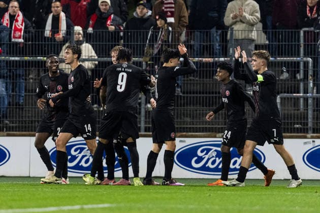 KOELN, GERMANY - NOVEMBER 26: players of FC Midtjylland celebrate the 0:1 goal scored by Julius Emefile (FC Midtjylland, 18) during the UEFA Youth League match between 1. FC Koeln vs. FC Midtjylland at Franz-Kremer-Stadion on round 3 of the UEFA Youth League on November 26, 2025 in Koeln, Germany. North Rhine Westphalia Germany Copyright: xBEAUTIFULxSPORTS Wunderlx