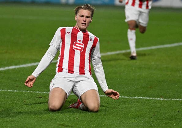 26.11.2025, xophax, Fussball , UEFA Youth League . 1.FC Köln U19 gegen FC Midtjylland. Fynn Schenten ( 1.FC Köln ) nach seinem Tor zum 1 zu 1 Koeln