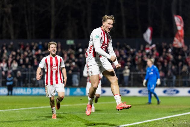 KOELN, GERMANY - NOVEMBER 26: Fynn Schenten (1. FC Koeln, 9) celebrates scoring the 1:1 goal during the UEFA Youth League match between 1. FC Koeln vs. FC Midtjylland at Franz-Kremer-Stadion on round 3 of the UEFA Youth League on November 26, 2025 in Koeln, Germany. North Rhine Westphalia Germany Copyright: xBEAUTIFULxSPORTS Wunderlx