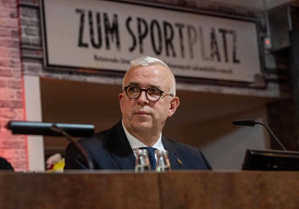 Fußball, Herren, Saison 2025 2026, 1. Bundesliga, 1. FC Union Berlin, 14. Ordentliche Hauptversammlung der An der Alten Försterei Stadionbetriebs AG, Dirk Zingler (Aufsichtsrats-Chef Stadionbetriebs AG) und Präsident des e.V., 26.11. 2025, Copyright: xMatthiasxKochx