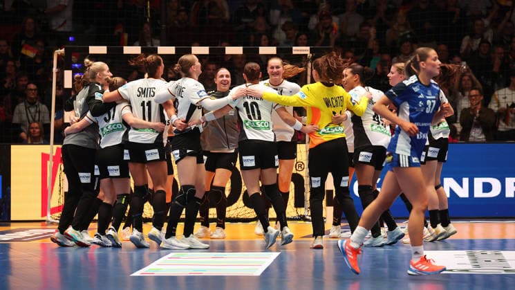 26.11.2025, Deutschland, Stuttgart, F27th IHF WomenÂ s World Championship, WM, Weltmeisterschaft 2025, Germany vs. Iceland, Jubel, Schlußjubel (GER)