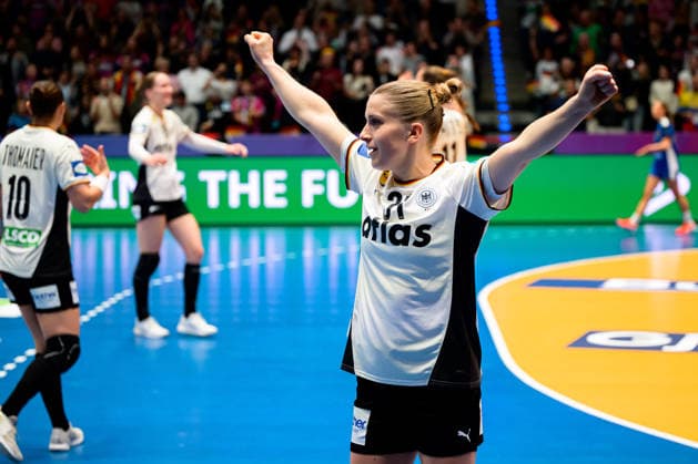 Handball, Frauen WM, Gruppe C: Deutschland - Island Alexia Hauf (Deutschland) Jubel Freude Emotion Stuttgart Porsche Arena Baden-Württemberg Deutschland