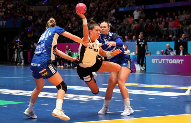26.11.2025, Deutschland, Stuttgart, F27th IHF WomenÂ s World Championship, WM, Weltmeisterschaft 2025, Germany vs. Iceland, Emily Vogel (GER)