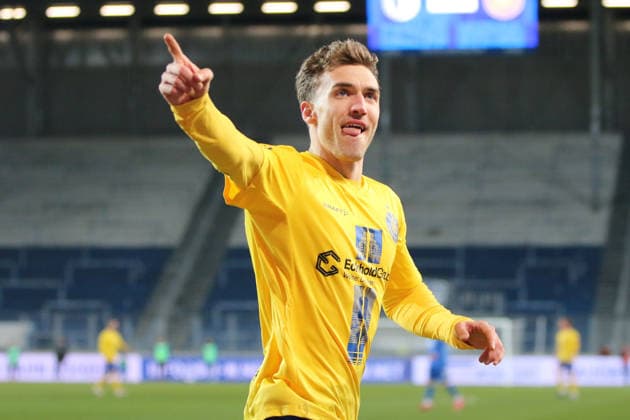 26.11.2025 Fußball Herren 2025 2026 Regionalliga Nordost 17. Spieltag 1. FC Magdeburg - 1. FC Lokomotive Leipzig Avnet Arena Magdeburg Torjubel von Jonas Arcalean (LOK, gelb) nach seinem Treffer zum 0:4. Magdeburg Sachsen-Anhalt Deutschland