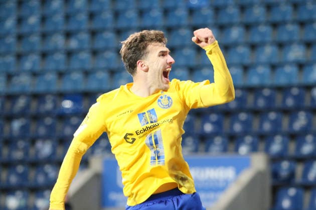 26.11.2025 Fußball Herren 2025 2026 Regionalliga Nordost 17. Spieltag 1. FC Magdeburg - 1. FC Lokomotive Leipzig Avnet Arena Magdeburg Torjubel von Jonas Arcalean (LOK, gelb) nach seinem Treffer zum 0:4. Magdeburg Sachsen-Anhalt Deutschland