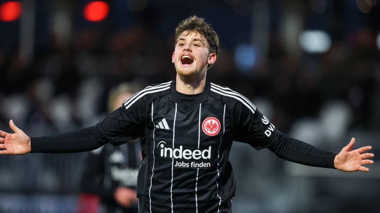 Fussball - UEFA Youth League - Eintracht Frankfurt - Atalanta Bergamo - 26.11.25, Dreifach-Schütze Alexander Staff (Eintracht), -