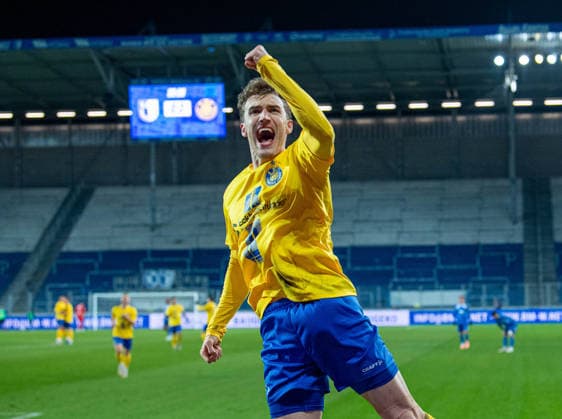 Fussball, Herren, Saison 2025 2026, Regionalliga Nordost (17. Spieltag), 1. FC Magdeburg II - 1. FC Lokomotive Leipzig, Jonas Arcalean (Lok Leipzig), Jubel nach Tor zum 0:4, 26.11. 2025, Copyright: xSebastianxRäppold MatthiasxKochx