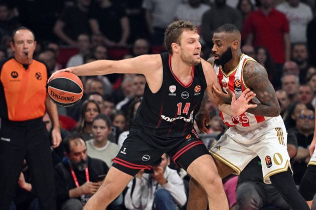CRVENA ZVEZDA vs OLYMPIACOS SASA VEZENKOV, basketball player of Olympiacos, during Euroleague match against Crvena Zvezda, at Belgrade Arena. Belgrade, 26.11.2025 photo: MN Press photo BASKETBALL, EUROLEAGUE, CRVENA ZVEZDA, OLYMPIACOS Belgrade Belgrade Arena Serbia Copyright: xMarkoxMetlasx xMNxPressx
