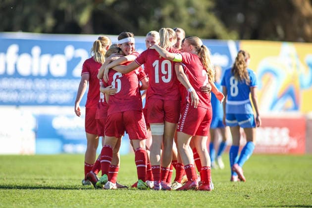Fußball, Frauen, U19 EM-Quali, Island - Dänemark Albufeira, Portugal, November 26th 2025: Denmark players celebrate Denmark s Alberte Mott scoring her sides second goal of the match during the UEFA European Qualifiers U19 football match between Iceland and Denmark at Albufeira Municipal Stadium in Albufeira, Portugal. (Toby Tande SPP) Copyright: xTobyxTandex xSPPx spp-en-ToTaSp-tobytandefoto__221554t