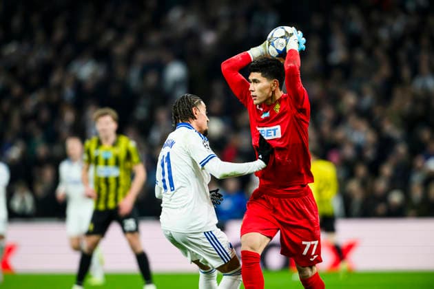Champions League League Phase FC Kobenhavn vs Kairai Almaty 26 11 2025 11 FCK Jordan Larsson, 77 KAI Temirlan Anarbekov goalkeeper Champions League League League Phase FC Kobenhavn vs Kairai Almaty 26 11 2025 Kobenhavn, Denmark 26 November, 2025 UK Champions League League League Phase FC Copenhagen vs Kairat Almaty, Parken, Copenhagen, Denmark Kobenhavn Parken Denmark Copyright: xMichaelxBarrettxBoesenx