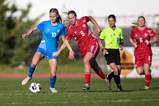 Fußball, Frauen, U19 EM-Quali, Island - Dänemark Albufeira, Portugal, November 26th 2025: Iceland s Ragnheidur Porunn Jonsdottir and Denmark s Emilie Luplau battling for the ball during the UEFA European Qualifiers U19 football match between Iceland and Denmark at Albufeira Municipal Stadium in Albufeira, Portugal. (Toby Tande SPP) Copyright: xTobyxTandex xSPPx spp-en-ToTaSp-tobytandefoto__221595t