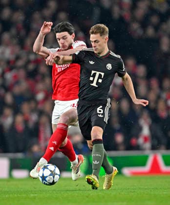 26.11.2025, Fussball UEFA Championsleague 2025 2026: Vorrunde 5.Spieltag, FC Arsenal - FC Bayern München, im Emirates-Stadion London (England) v.l. Declan Rice (FC Arsenal) gegen Joshua Kimmich (FC Bayern München)