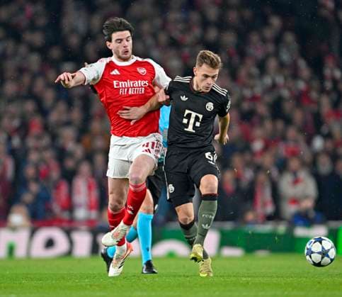 26.11.2025, Fussball UEFA Championsleague 2025 2026: Vorrunde 5.Spieltag, FC Arsenal - FC Bayern München, im Emirates-Stadion London (England) v.l. Declan Rice (FC Arsenal) gegen Joshua Kimmich (FC Bayern München)