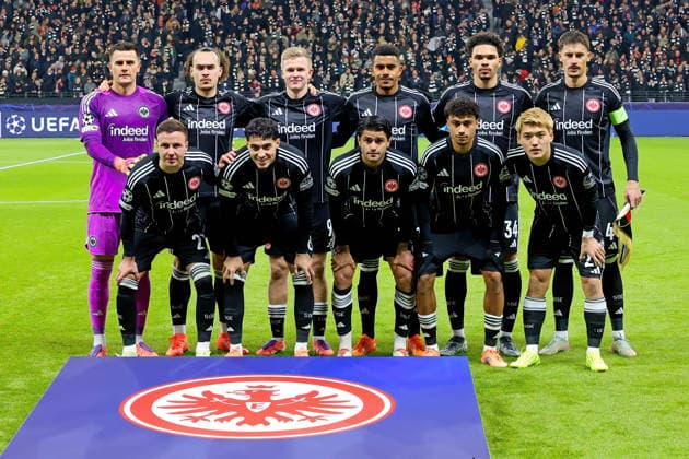 Frankfurt, Deutschland 26. November 2025: Champions League - 2025 2026 - Eintracht Frankfurt vs. Atalanta Bergamo Im Bild: Die Spieler von Eintracht Frankfurt stellen sich auf zum Mannschaftsfoto. Deutsche Bank Park Hessen Copyright: xFotostandx xRacochax