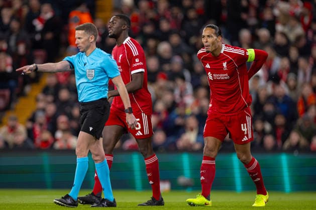 Football - UEFA Champions League - League Phase - Liverpool FC v PSV Eindhoven LIVERPOOL, ENGLAND - Wednesday, November 26, 2025: Referee Alejandro HÃ rnandez awards PSV Eindhoven a penalty kickduring the UEFA Champions League match between Liverpool FC and PSV Eindhoven at Anfield. (Photo by David Rawcliffe Propaganda) LIVERPOOL Anfield MERSEYSIDE ENGLAND  Copyright: xDavidxRawcliffex P2025-11-26-Liverpool_PSV-7