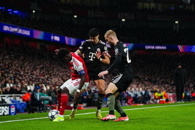Bukayo Saka (FC Arsenal, 07), Aleksandar Pavlovic (FC Bayern Muenchen, 45), Konrad Laimer (FC Bayern Muenchen, 27) ENG, FC Arsenal vs. FC Bayern Muenchen, Fussball, UEFA Champions League, Spieltag 5, Spielzeit 2025 2026, 26.11.2025 ENG, FC Arsenal vs. FC Bayern Muenchen, Fussball, UEFA Champions League, Spieltag 5, Spielzeit 2025 2026, 26.11.2025 London Copyright: xEibner-Pressefoto MarcelxvonxFehrnx EP_MFN