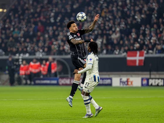 Michy Batshuayi (Eintracht Frankfurt,30) und Ederson (Atalanta Bergamo, 313) UEFA Champions League, 5. Spieltag: Eintracht Frankfurt - Atalanta BC am 26.11.25 in Deutsche Bank Park, Frankfurt Frankfurt Deutsche Bank Park Frankfurt Deutschland Copyright: xAlfioxMarinox
