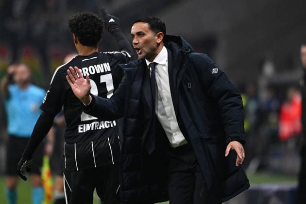 26.11.2025, xpsx, Fussball UEFA Champions League, Eintracht Frankfurt - Atalanta Bergamo v.l. Trainer Raffaele Palladino (Atalanta Bergamo) (DFL DFB REGULATIONS PROHIBIT ANY USE OF PHOTOGRAPHS as IMAGE SEQUENCES and or QUASI-VIDEO) Frankfurt am Main