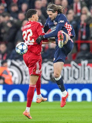 Liverpool v PSV Eindhoven UEFA Champions League Marek GÄÖsiorowski of PSV Eindhoven and Hugo Ekitike of Liverpool during the UEFA Champions League match at Anfield, Liverpool UK Newspapers OUT Copyright: xKarlxVallantinex FIL-22554-0028