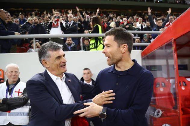 November 26, 2025, Piraeus, Piraeus, Greece: Jose Luis Mendilibar, head coach of Olympiacos, greets Xabi Alonso, head coach of Real Madrid, during the UEFA Champions League 2025 26 League Phase MD5 match between Olympiacos FC and Real Madrid C.F. at Stadio Georgios Karaiskakis on November 26, 2025 in Piraeus, Greece. Piraeus Greece - ZUMAa181 20251126_zaa_a181_112 Copyright: xEurokinissix