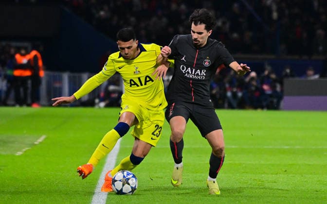 FOOTBALL : PSG vs Tottenham - Ligue des Champions - 26 11 2025 Pedro Porro ( 23 - Tottenham ) and Vitinha Vitor Machado ( 17 - PSG ) during the UEFA Champions League match between Paris Saint Germain and Tottenham Hotspur FC at Parc Des Princes on November 26 , 2025 in Paris, France. ( Photo by Federico Pestellini PsnewZ ) ParisFrance  Copyright: xFedericoxPestellinix