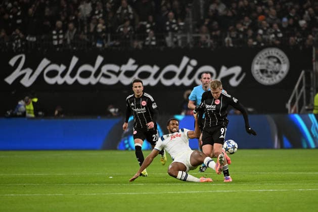 26.11.2025, xpsx, Fussball UEFA Champions League, Eintracht Frankfurt - Atalanta Bergamo v.l. (DFL DFB REGULATIONS PROHIBIT ANY USE OF PHOTOGRAPHS as IMAGE SEQUENCES and or QUASI-VIDEO) Frankfurt am Main