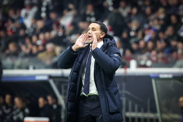 Cheftrainer Raffaele Palladino (Atalanta B.C.) gibt Anweisungen an die Mannschaft, energisch, Eintracht Frankfurt vs. Atalanta B.C., Fussball, Maenner, UEFA Champions League, UEFA, Saison 2025 2026, Gruppenphase, Matchday 5, 5. Spieltag, 26.11.2025 Frankfurt Hessen Deutschland
