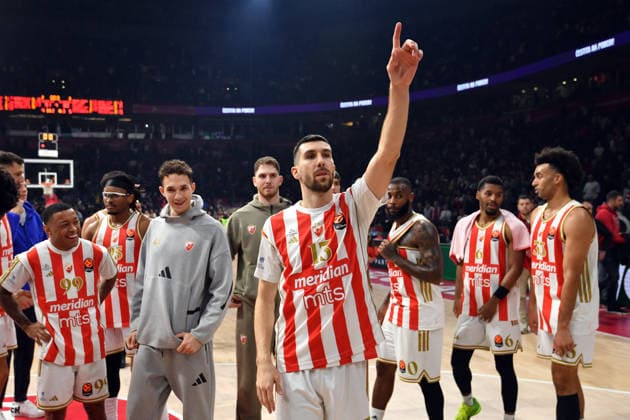 CRVENA ZVEZDA vs OLYMPIACOS OGNJEN DOBRIC and basketball players of Crvena Zvezda, during Euroleague match against Olympiacos, at Belgrade Arena. Belgrade, 26.11.2025 photo: MN Press photo BASKETBALL, EUROLEAGUE, CRVENA ZVEZDA, OLYMPIACOS Belgrade Belgrade Arena Serbia Copyright: xMarkoxMetlasx xMNxPressx