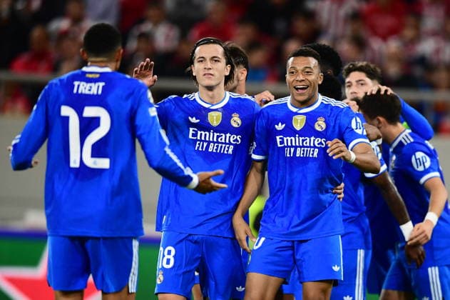 UEFA Champions League, Olympiacos Piraeus vs Real Madrid - Kylian Mbappe of Real Madrid celebrates with his teamates after scoring during the UEFA Champions League Phase matchday 5 soccer match between Olympiacos Piraeus and Real Madrid held at Georgios Karaiskakis Stadium in Piraeus, Greece, 26 November 2025. IMAGO ONE INCH PRODUCTIONS PIRAEUS Greece Copyright: xONExINCHxPRODUCTIONSx 6751706
