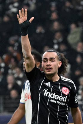 26.11.2025, xjhx, Fussball UEFA Champions League, Eintracht Frankfurt - Atalanta Bergamo v.l. Arthur Theate (Eintracht Frankfurt) (DFL DFB REGULATIONS PROHIBIT ANY USE OF PHOTOGRAPHS as IMAGE SEQUENCES and or QUASI-VIDEO) Frankfurt am Main