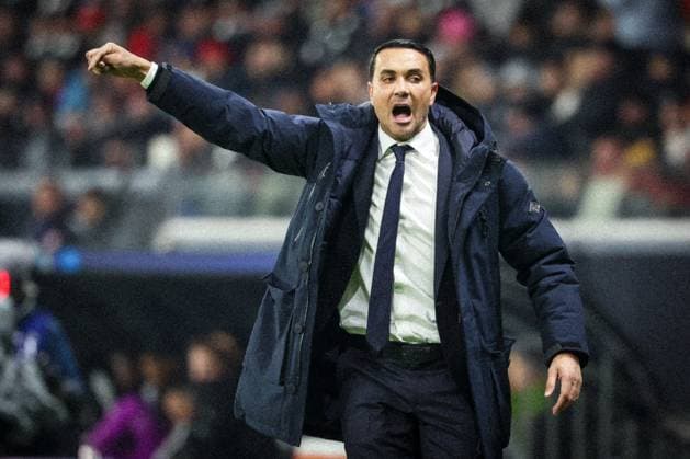 Cheftrainer Raffaele Palladino (Atalanta B.C.) gestikuliert energisch, Eintracht Frankfurt vs. Atalanta B.C., Fussball, Maenner, UEFA Champions League, UEFA, Saison 2025 2026, Gruppenphase, Matchday 5, 5. Spieltag, 26.11.2025 Frankfurt Hessen Deutschland