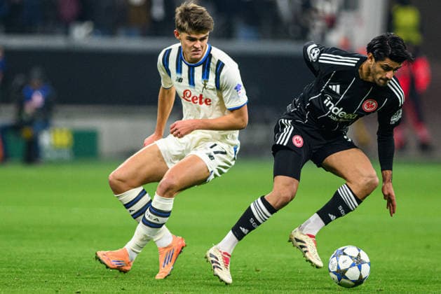 FRANKFURT, GERMANY - 26 NOVEMBER, 2025: Charles De Ketelaere, Mahmoud Dahoud - UEFA Champions League match Eintracht Frankfurt vs Atalanta Bergamo at Deutsche Bank Park.  Copyright: xVITALIIxKLIUIEVx
