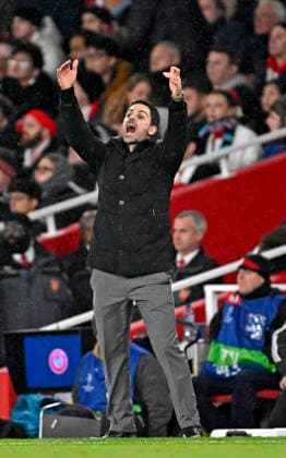 26.11.2025, Fussball UEFA Championsleague 2025 2026: Vorrunde 5.Spieltag, FC Arsenal - FC Bayern München, im Emirates-Stadion London (England) Trainer Mikel Arteta (FC Arsenal) gestikuliert.
