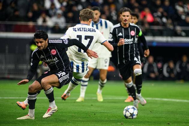 FRANKFURT, GERMANY - 26 NOVEMBER, 2025: Mahmoud Dahoud, Charles De Ketelaere - UEFA Champions League match Eintracht Frankfurt vs Atalanta Bergamo at Deutsche Bank Park.  Copyright: xVITALIIxKLIUIEVx