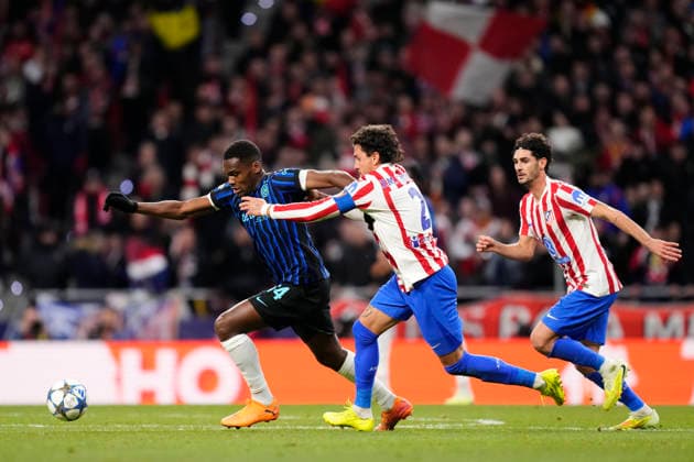 Atletico de Madrid v FC Internazionale Milano - UEFA Champions League 2025 26 League Phase MD5 Ange-Yoan Bonny centre-forward of Internazionale and France and Jose Maria Gimenez centre-back of Atletico de Madrid and Uruguay compete for the ball during the UEFA Champions League 2025 26 League Phase MD5 match between Atletico de Madrid and FC Internazionale Milano at Estadio Metropolitano on November 26, 2025 in Madrid, Spain. Madrid Spain  Copyright: xJosexBretonx originalFilename:bretonhernandez-atletico251126_nphr4.jpg