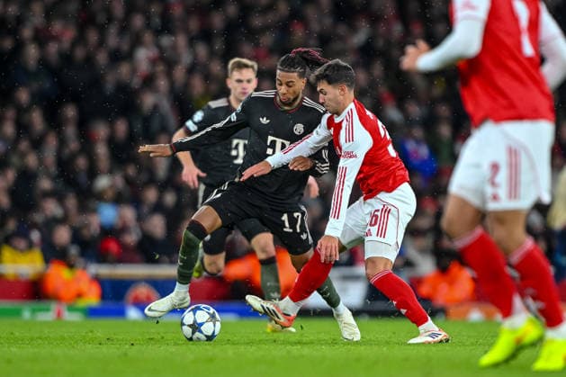 Michael Olise (Bayern Muenchen) und Martin Zubimendi (Arsenal FC) battle for the ball during the UEFA Champions League 2025 26 League Phase MD5 match between Arsenal FC and FC Bayern München at Arsenal Stadium on November 26, 2025 in London, United Kingdom. (Photo by Harry Langer DeFodi Images)