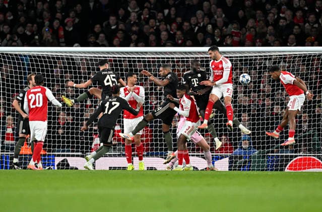 RECORD DATE NOT STATED 26.11.2025, Fussball UEFA Championsleague 2025 2026: Vorrunde 5.Spieltag, FC Arsenal - FC Bayern München, im Emirates-Stadion London (England) v.l. Noni Madueke (FC Arsenal), Harry Kane (FC Bayern München), Aleksandar Pavlovic (Bayern München) , Michael Olise (FC Bayern München), Jonathan Tah (FC Bayern München), Christhian Mosquera (FC Arsenal), Dayot Upamecano (FC Bayern München) und Mikel Merino (FC Arsenal)