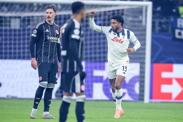26.11.2025, Fußball, UEFA Champions League, Eintracht Frankfurt - Atalanta Bergamo, Deutsche-Bank-Park (Frankfurt am Main), 5. Spieltag, Saison 2025 2026: Torjubel nach dem Tor zum 2:0 durch Torschütze Ederson dos Santos Lourenco da Silva(Atalanta Bergamo 13) Regulations prohibit any use of photographs as image sequences and or quasi-video. Hessen Deutschland