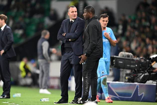 Sporting CP v Club Brugge - UEFA Champions League LISBON, PORTUGAL - NOVEMBER 26 : Hayen Nicky head coach of Club Brugge and Akpala Joseph assistant coach of Club Brugge during the UEFA Champions League 2025 26 League Phase MD5 match between Sporting CP and Club Brugge on November 26, 2025 in Lisbon, Portugal, 26 11 2025 Lisbon Portugal  Copyright: xNicoxVereeckenx