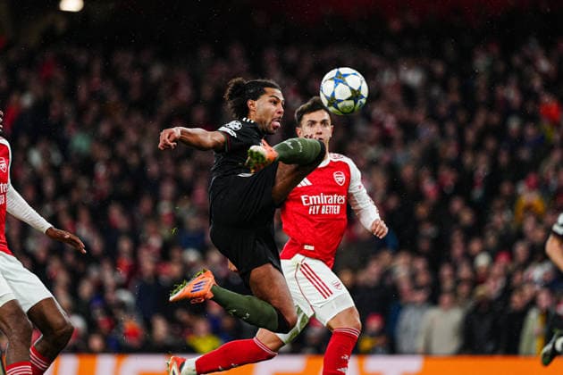 Torschuss Torchance Serge Gnabry (FC Bayern Muenchen, 07) ENG, FC Arsenal vs. FC Bayern Muenchen, Fussball, UEFA Champions League, Spieltag 5, Spielzeit 2025 2026, 26.11.2025 ENG, FC Arsenal vs. FC Bayern Muenchen, Fussball, UEFA Champions League, Spieltag 5, Spielzeit 2025 2026, 26.11.2025 London Copyright: xEibner-Pressefoto MarcelxvonxFehrnx EP_MFN
