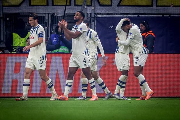 Torjubel der Mannschaft von Atlanata B.C. nach dem 0:2 durch Ederson Dos Santos 13 (Atalanta B.C.), Eintracht Frankfurt vs. Atalanta B.C., Fussball, Maenner, UEFA Champions League, UEFA, Saison 2025 2026, Gruppenphase, Matchday 5, 5. Spieltag, 26.11.2025 Frankfurt Hessen Deutschland
