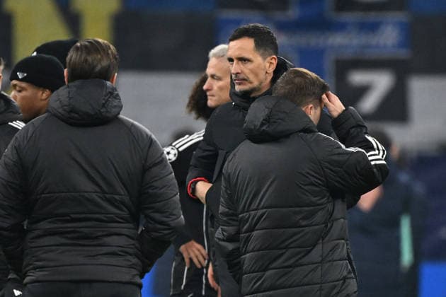 26.11.2025, xjhx, Fussball UEFA Champions League, Eintracht Frankfurt - Atalanta Bergamo v.l. Trainer Dino Toppmöller Toppmoeller (Eintracht Frankfurt) Enttäuscht, traurig, frustriert (DFL DFB REGULATIONS PROHIBIT ANY USE OF PHOTOGRAPHS as IMAGE SEQUENCES and or QUASI-VIDEO) Frankfurt am Main