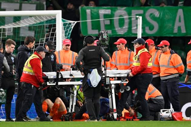 Sporting CP v Club Brugge - UEFA Champions League LISBON, PORTUGAL - NOVEMBER 26 : Jackers Nordin goalkeeper of Club Brugge needs medical attention during the UEFA Champions League 2025 26 League Phase MD5 match between Sporting CP and Club Brugge on November 26, 2025 in Lisbon, Portugal, 26 11 2025 Lisbon Portugal  Copyright: xNicoxVereeckenx