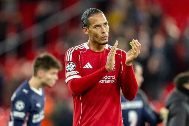Liverpool v PSV Eindhoven Champions League 26 11 2025. Liverpool defender Virgil van Dijk (4) applauds fans after the Champions League match between Liverpool and PSV Eindhoven at Anfield, Liverpool, England on 26 November 2025. Editorial use only , Copyright: xManjitxNarotrax PSI-23272-0030