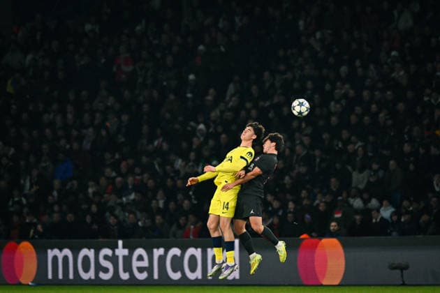 Champions League PSG vs Tottenham Hotspur F.C - FA Tottenham Hotspur’s midfielder Archie Gray heads the ball during the UEFA Champions League football match between Paris Saint-Germain and Tottenham Hotspur F.C at the Parc des Princes Stadium in Paris on November 26, 2025. Photo by Firas Abdullah ABACAPRESS.COM Paris Ile-de-France France  Copyright: xAbdullahxFiras ABACAx