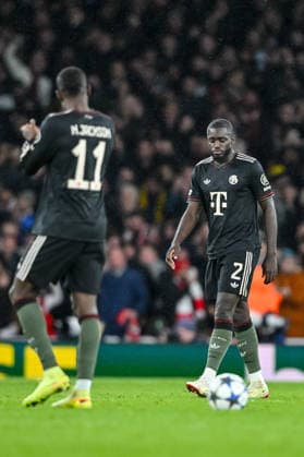 Kingsley Coman (Bayern Muenchen) und Dayot Upamecano (Bayern Muenchen) look dejected during the UEFA Champions League 2025 26 League Phase MD5 match between Arsenal FC and FC Bayern München at Arsenal Stadium on November 26, 2025 in London, United Kingdom. (Photo by Harry Langer DeFodi Images)