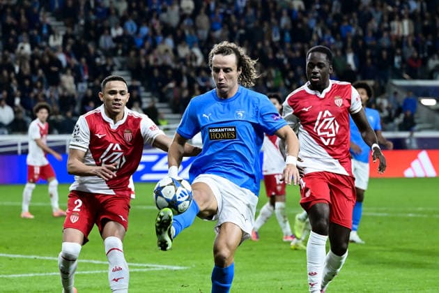November 26, 2025, Limassol, Limassol, Cyprus: DAVID LUIZ 4 of Pafos FC in action during the UEFA Champions League phase matchday 5 game beetwen Pafos FC and Monaco FC at Alphamega Stadium in Kolossi,Limassol,Cyprus on 26 of November r 2025 Limassol Cyprus - ZUMAk195 20251126_znp_k195_081 Copyright: xXenophonxKarakalosx